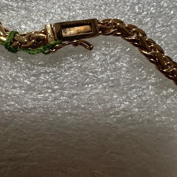 18 K Gold plated Great Quality with unusual CZ Necklace NWT in original box - Picture 8 of 16